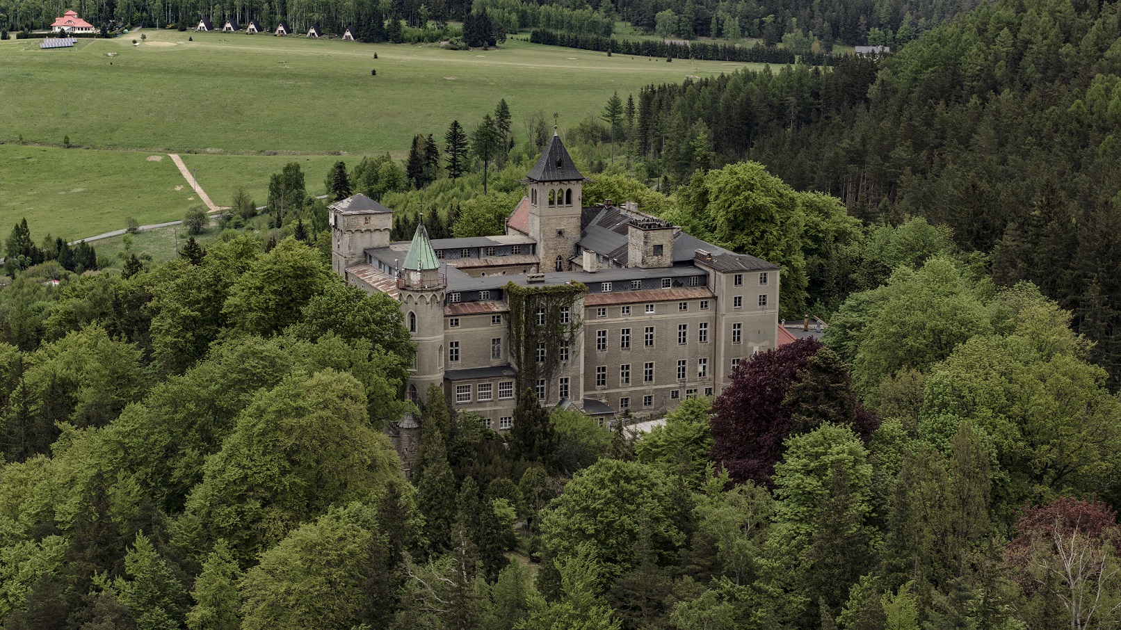 Zamek Leśna Skała – Szczytna