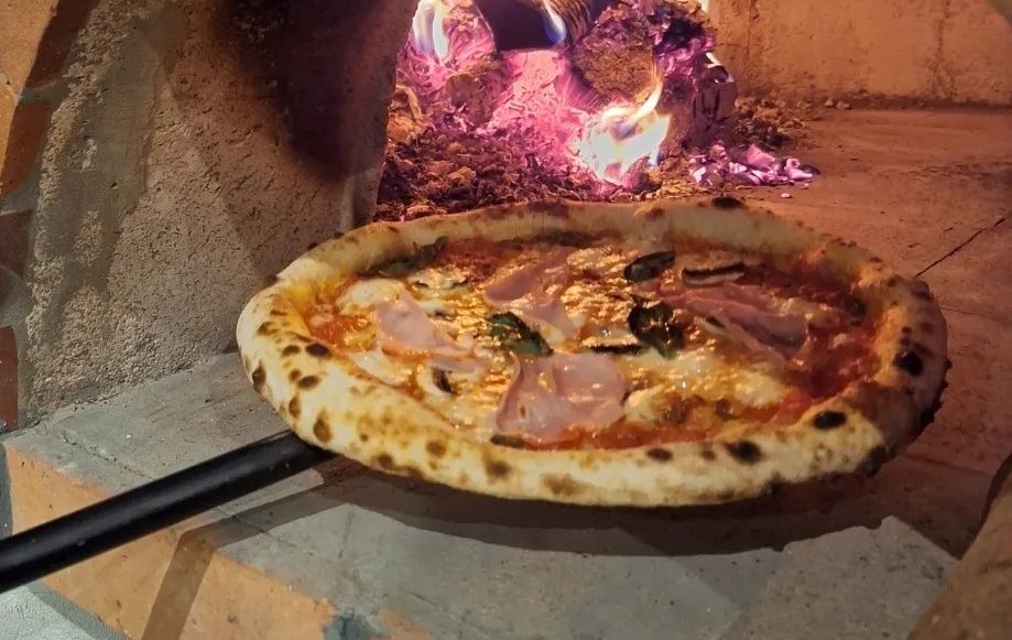 Pizza neapolitańska Złoty Pstrąg