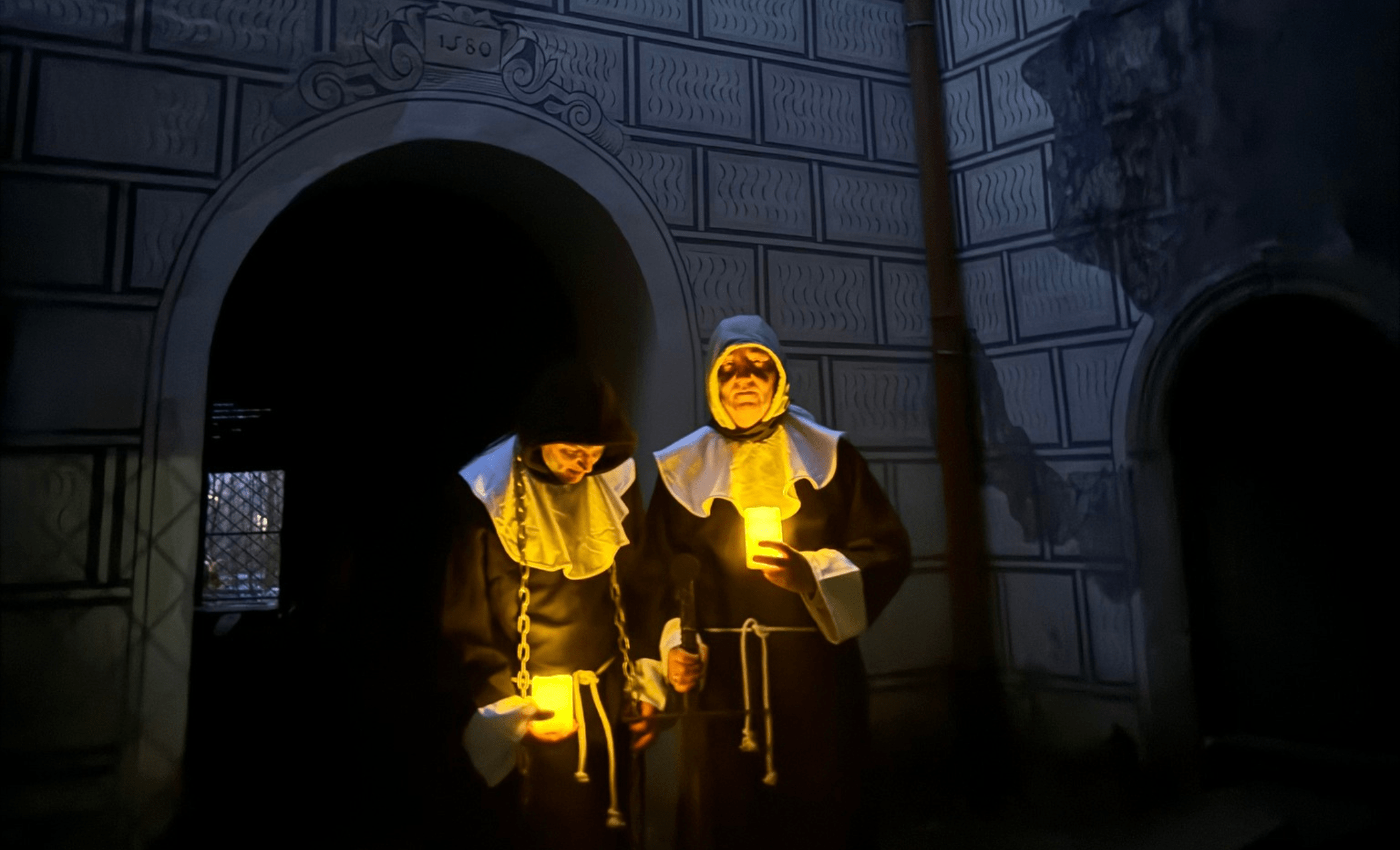 zamek miedzylesie nocne zwiedzan