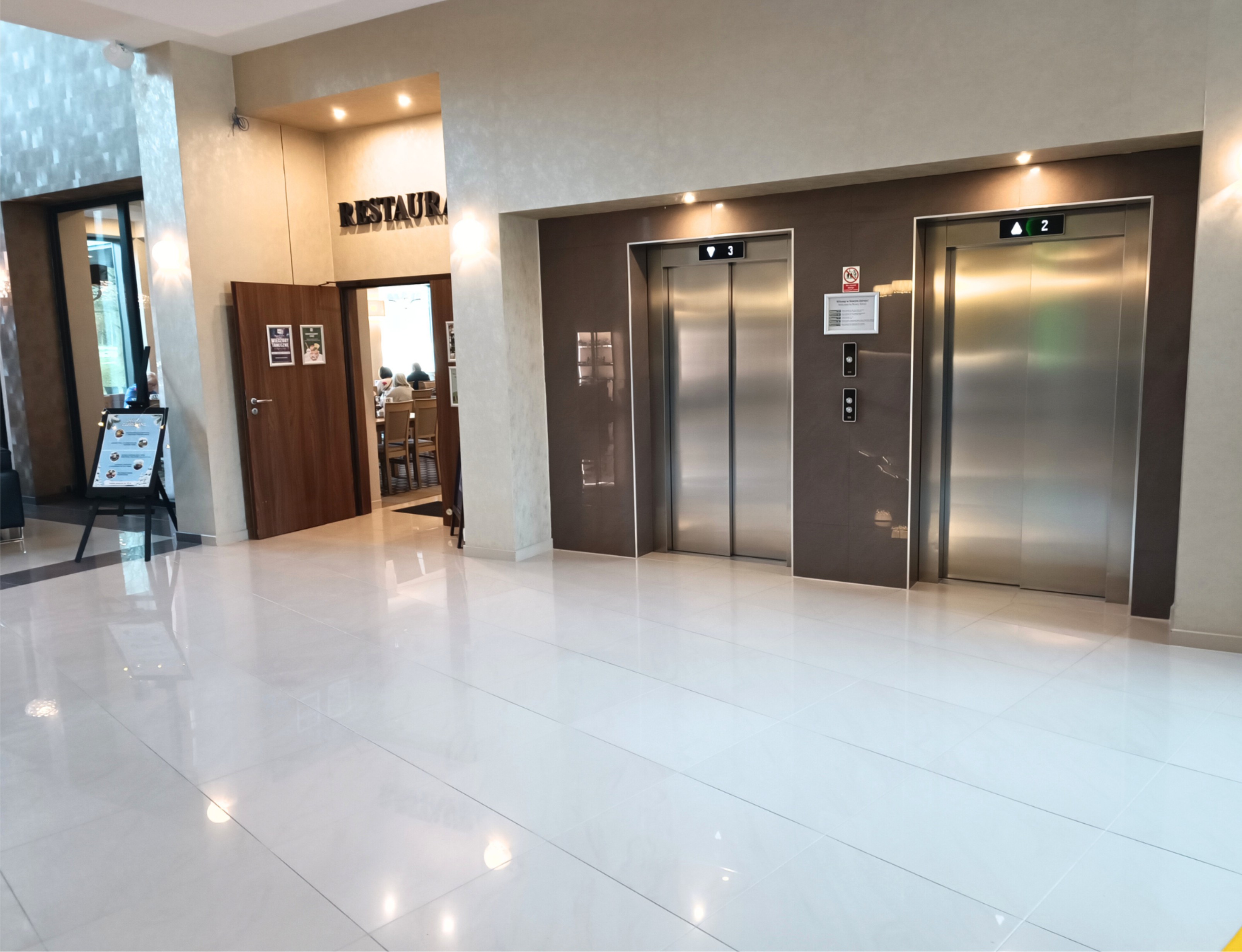 hotel nowy zdroj windy