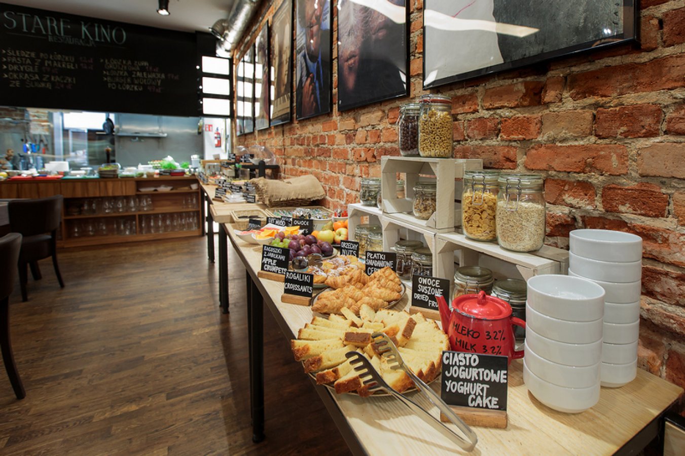 stare kino hotel łódź śniadania