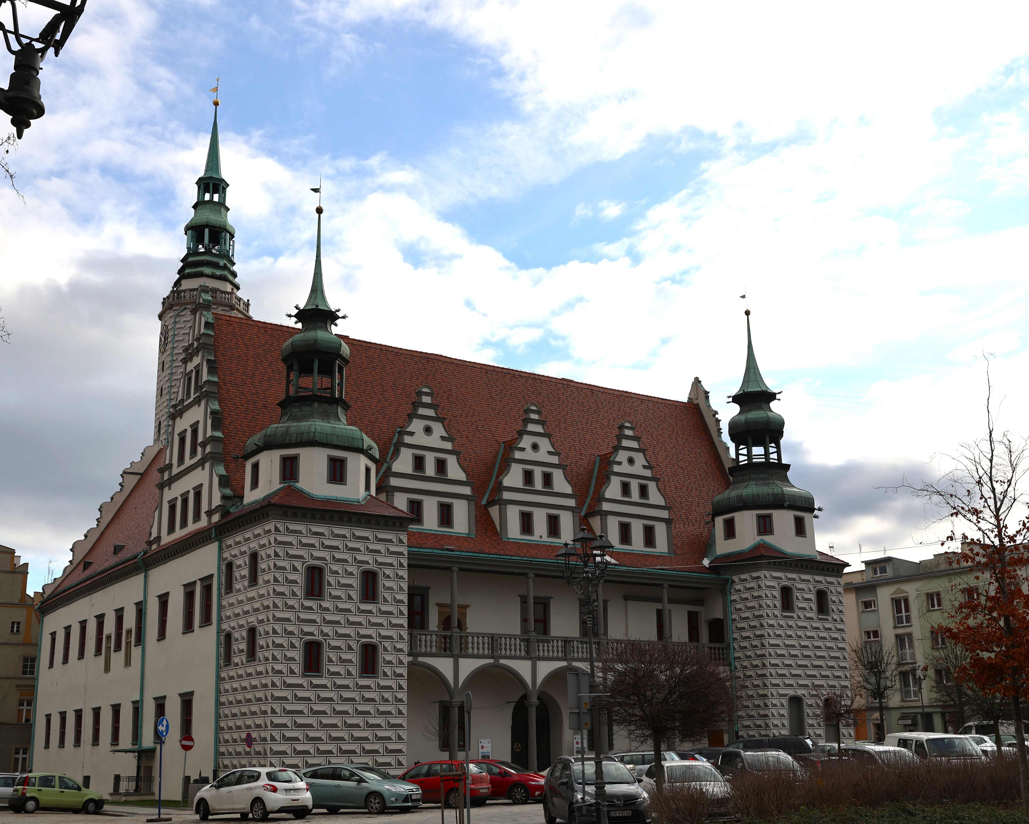 ratusz w brzegu