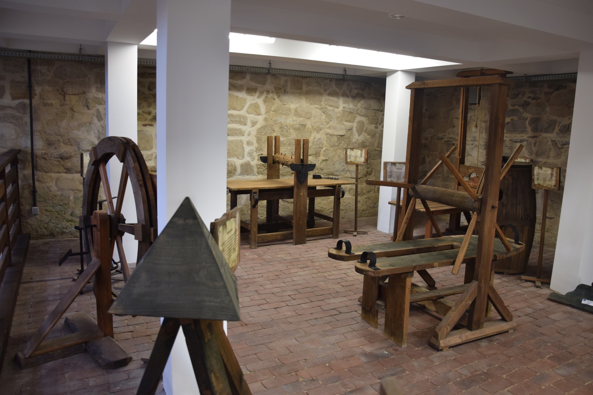 zamek Szydłów sala tortur