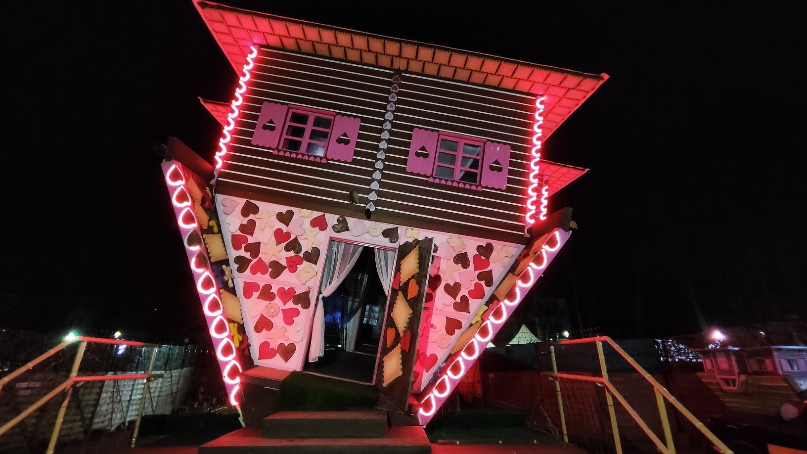 Dom do gory nogami Mielno