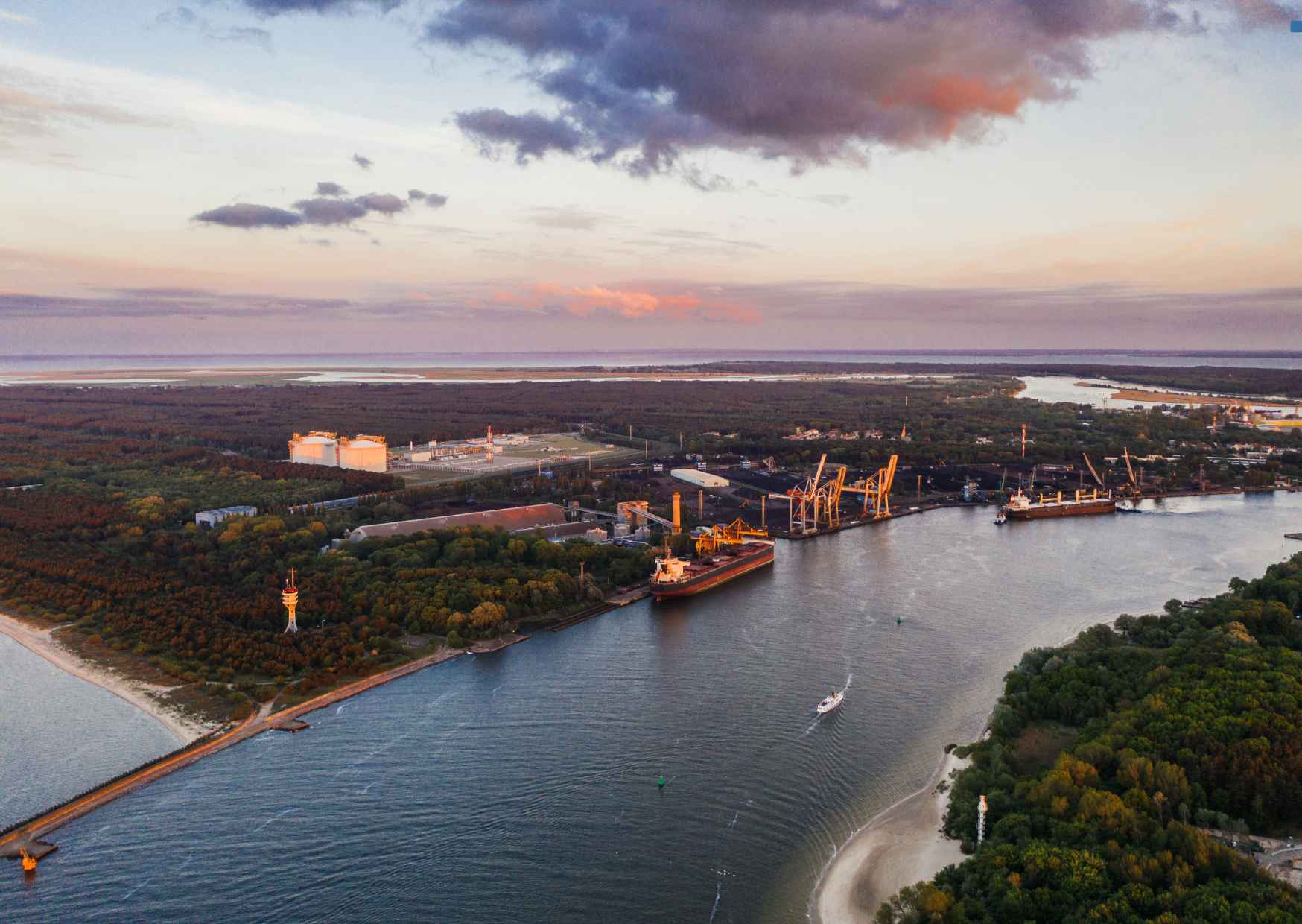 Kopia White Elegant Red Bow Gift Voucher Gift Certificate 3